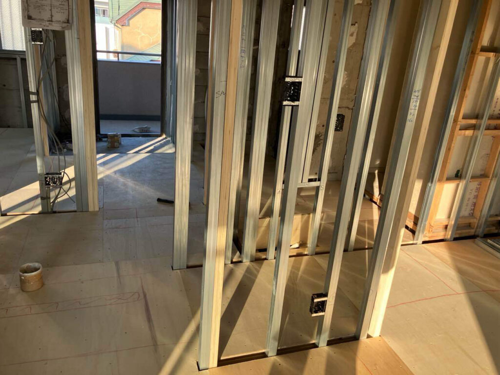 横浜市戸塚区にてマンション置床工事を行いました。乾式二重床