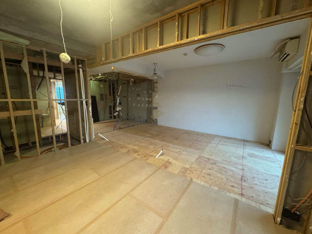 横浜市保土ヶ谷区にてマンション置床工事を行いました。乾式二重床