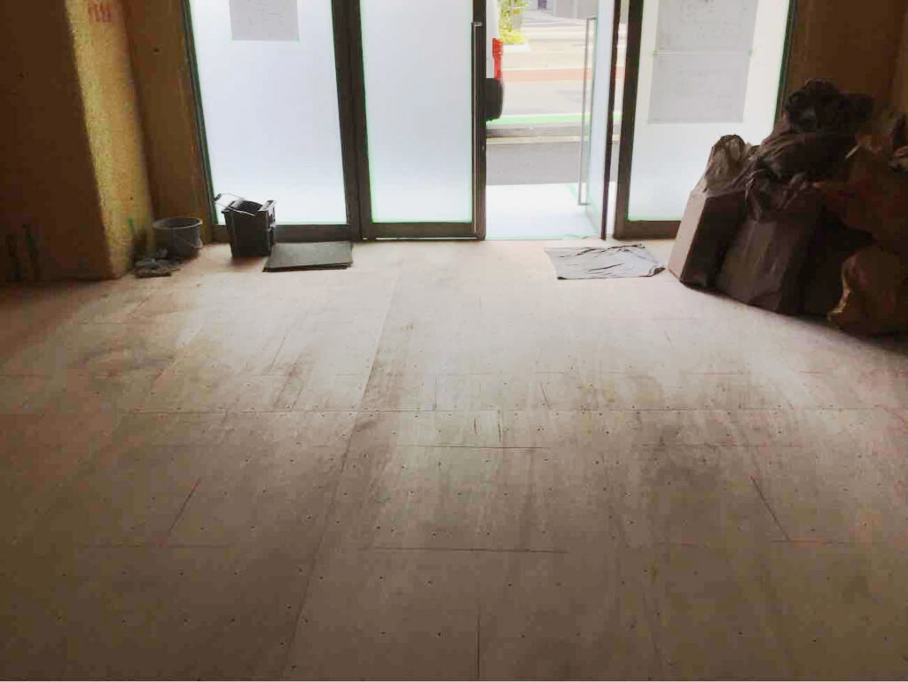埼玉県さいたま市浦和区にて店舗の置床工事を行いました。乾式二重床