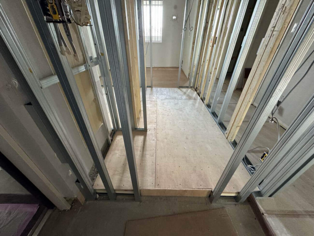 東京都世田谷区にてマンションの置床工事を行いました。ラワン構造用合板12ｍｍ