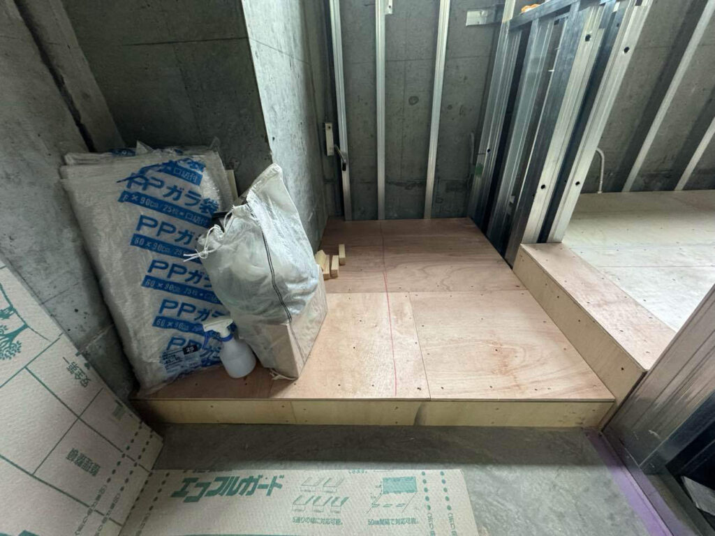 東京都世田谷区にて店舗の置床工事を行いました。乾式二重床