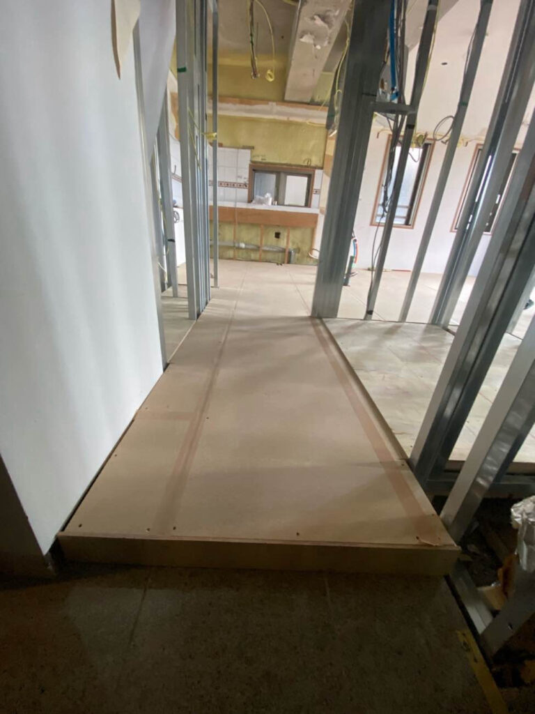 東京都渋谷区にて店舗の置床工事を行いました。乾式二重床