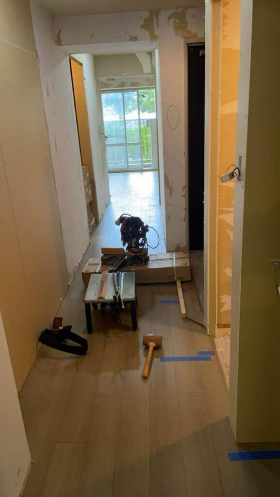 埼玉県三郷市にてマンションの直貼りフローリング工事を行いました。