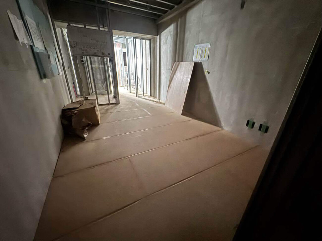 神奈川県平塚市にて新築マンションの置床工事を行いました。乾式二重床