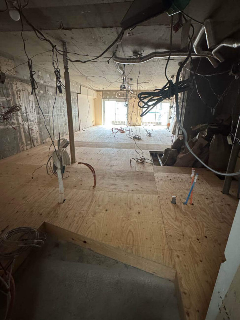 東京都渋谷区にてマンション置床工事を行いました。乾式二重床