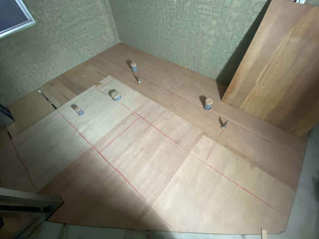 東京都中野区にて学校のトイレ改修に伴う置床工事を行いました。フリーフロアCP-F