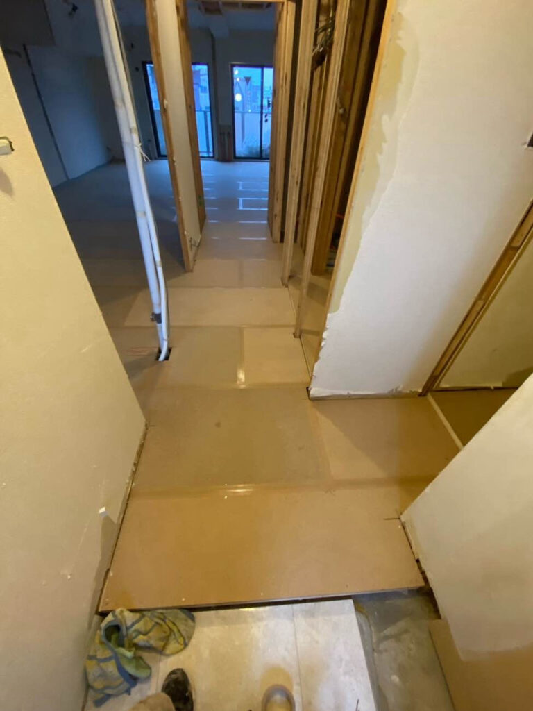 神奈川県相模原市緑区にてマンションの1日置床工事を行いました。乾式二重床
