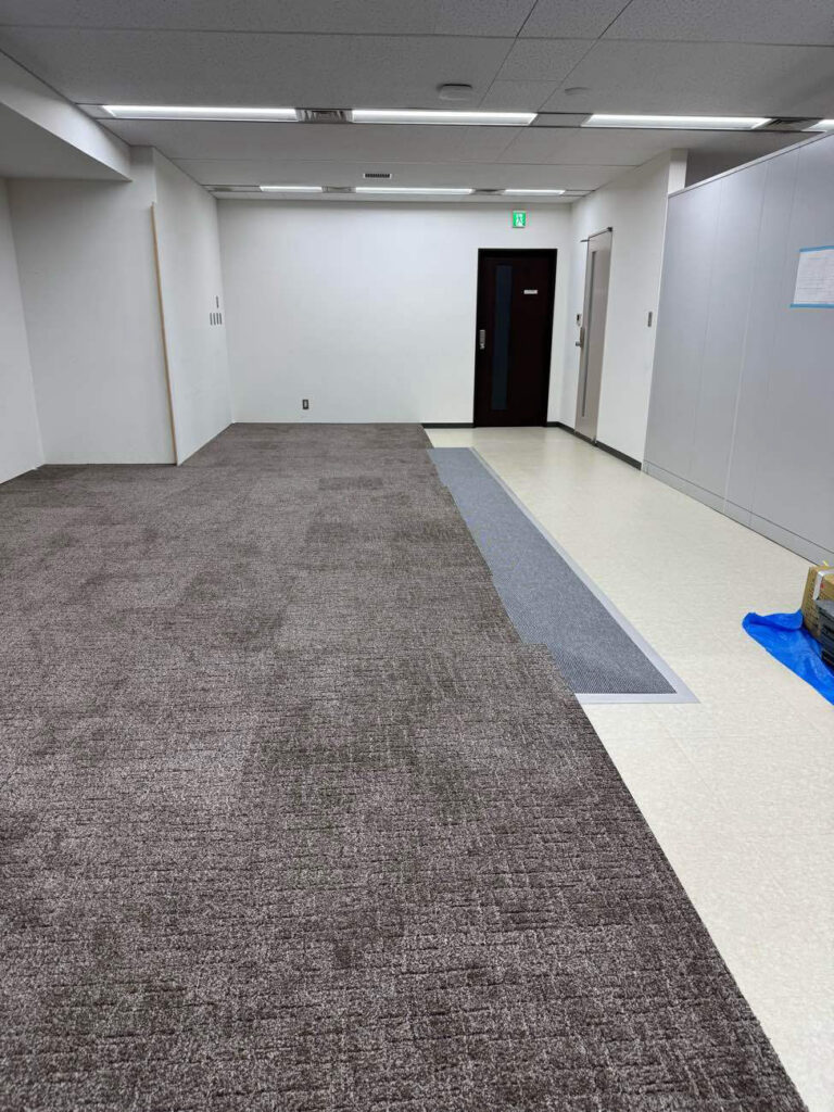 神奈川県川崎市中原区にて店舗のOAフロア工事を行いました。スロープベース75