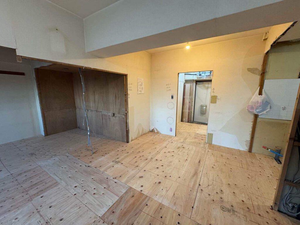 神奈川県大和市にてマンション1日置床工事を行いました。乾式二重床