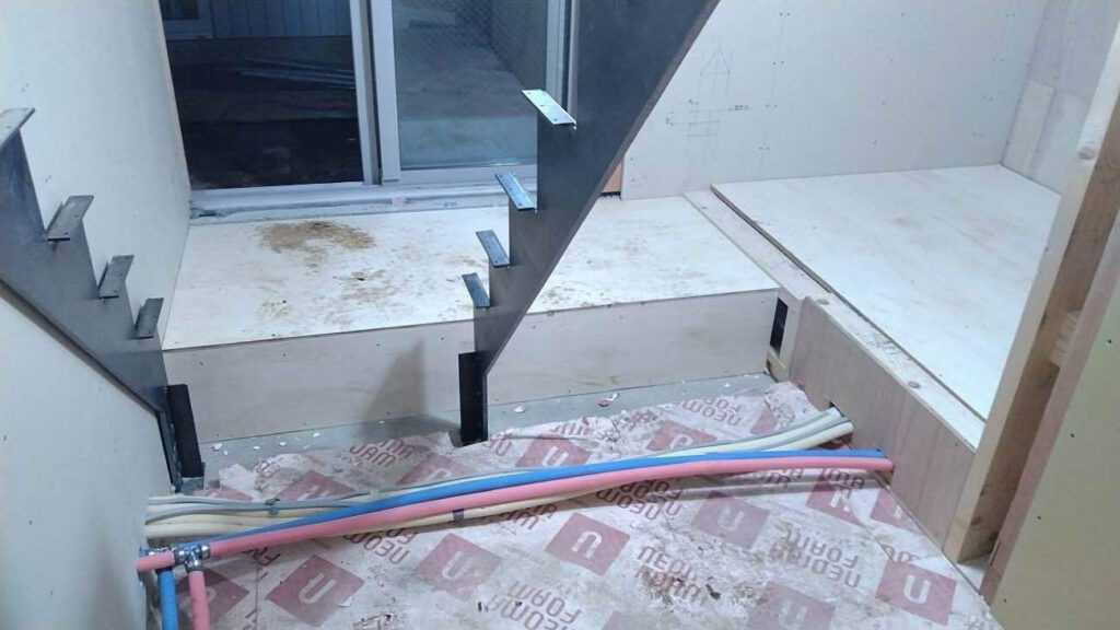 神奈川県茅ケ崎市にてアパートの置床工事を行いました。乾式二重床