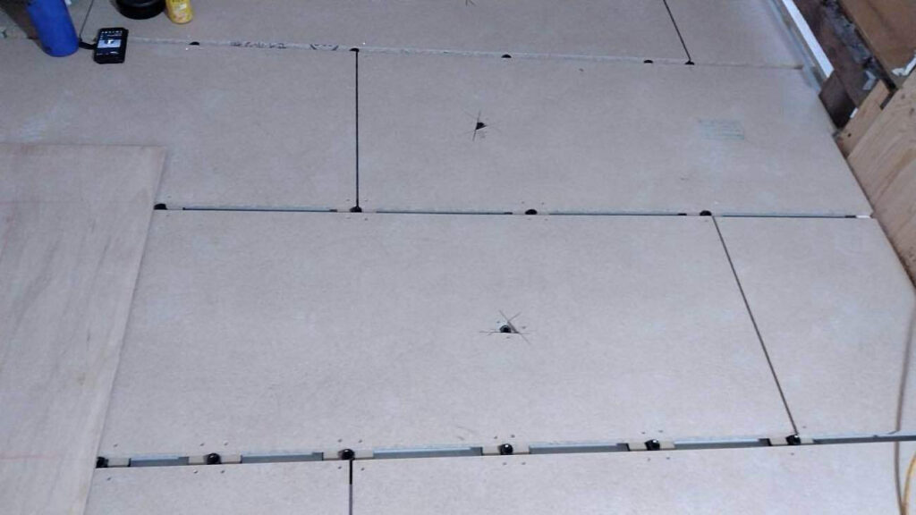 東京都大田区にて店舗の置床工事を行いました。乾式二重床