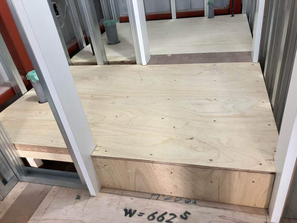 東京都江東区にて店舗の置床工事を行いました。乾式二重床