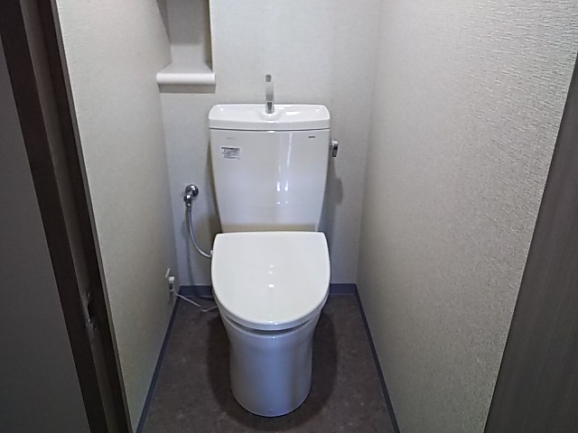 横浜市戸塚区トイレリフォーム工事店 落ち着いた空間へ！トイレ工事例