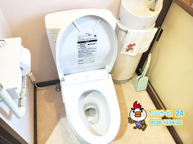 横浜市南区　トイレ交換工事　TOTO ピュアレストQR+アプリコットF3A