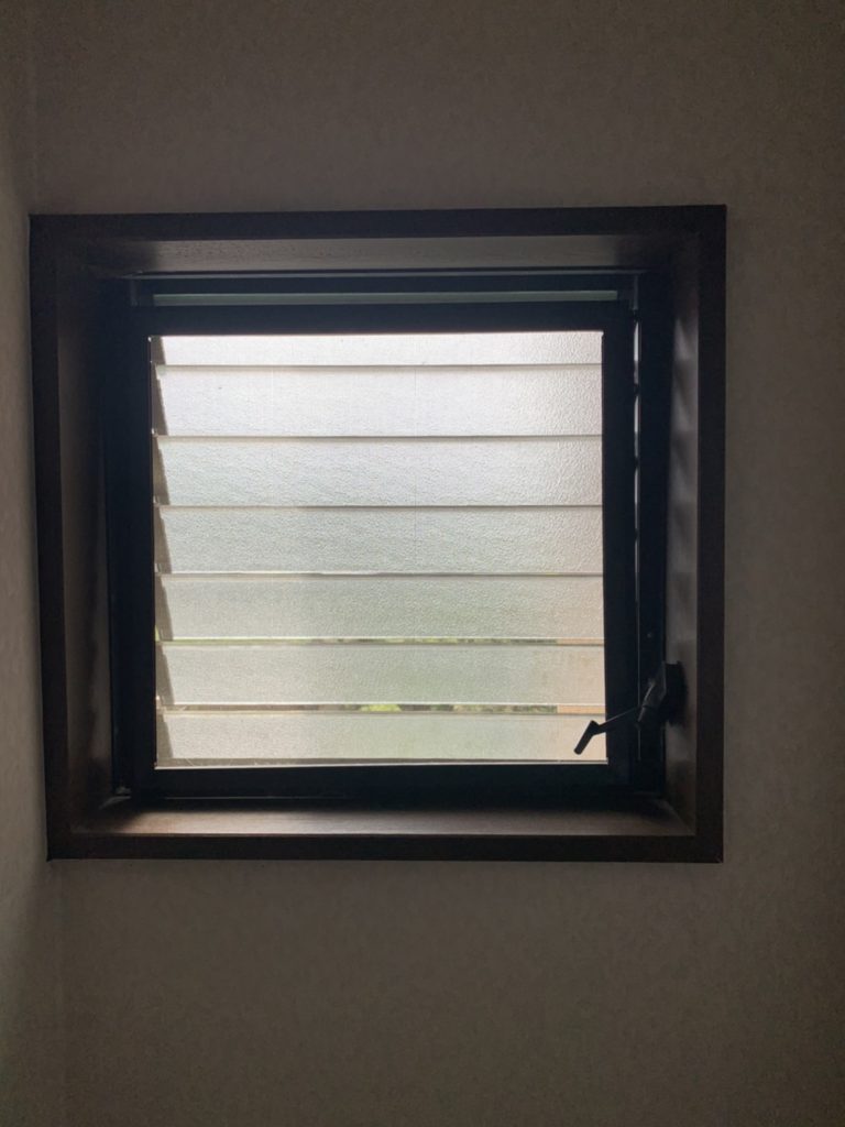 愛知県大府市　住宅窓取替工事　LIXIL サーモスL横滑り出し窓
