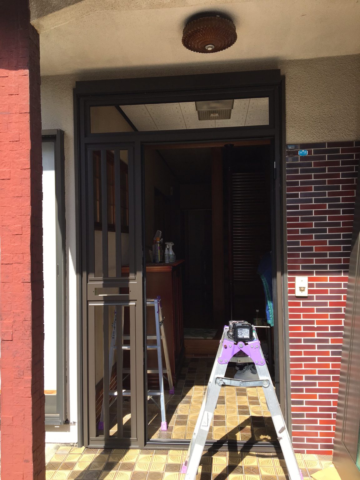 愛知県大府市　戸建住宅の玄関ドア取替工事　LIXIL リシェント