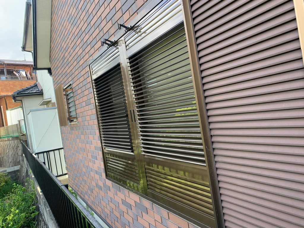 名古屋市緑区　戸建住宅の雨戸取替工事　LIXIL採風雨戸