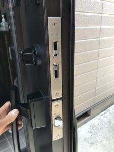 愛知県豊明市　玄関ドアと勝手口ドアのリニューアル工事　LIXILリシェント採風タッチキー仕様