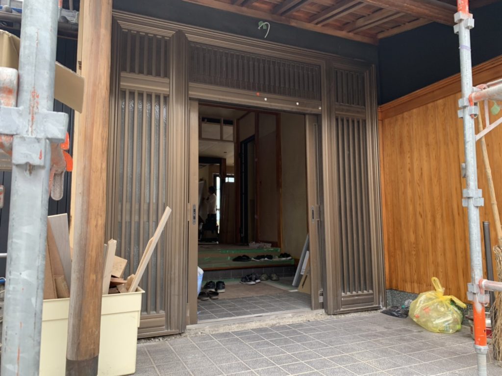 愛知県東海市　戸建住宅の玄関引戸取替工事　YKK ドアリモ