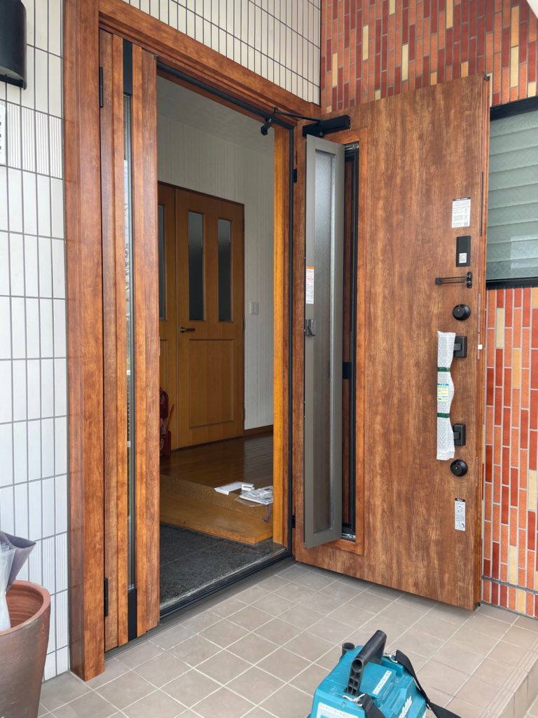 愛知県名古屋市守山区　戸建住宅玄関ドア取替工事　LIXILリシェント採風型