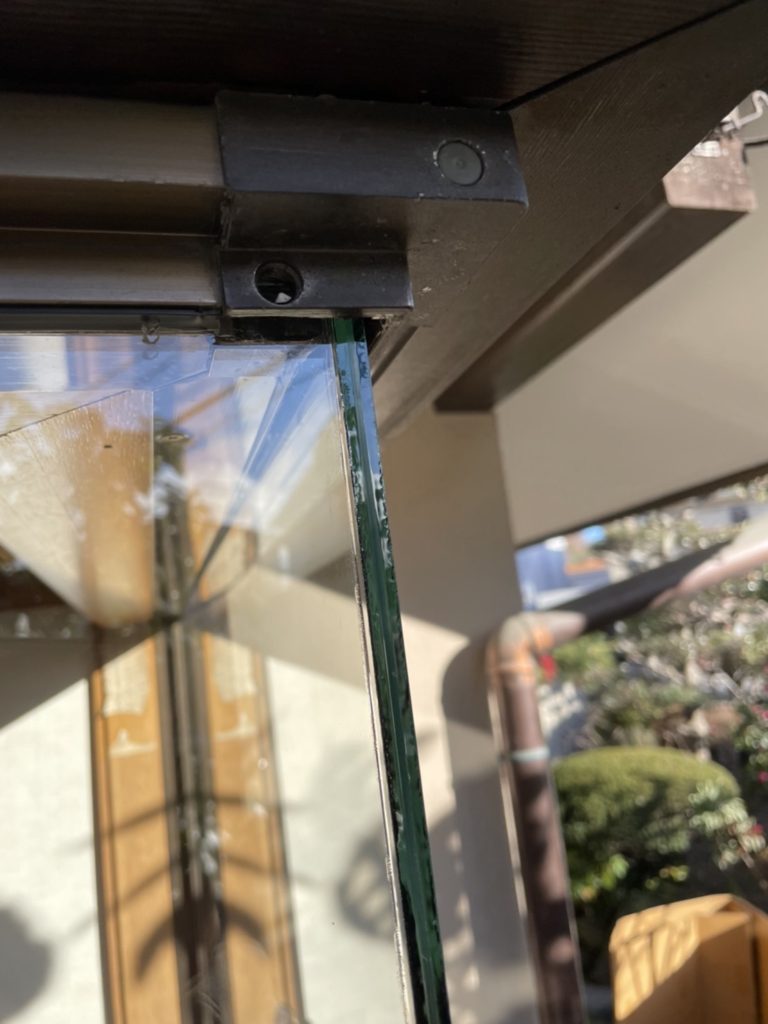 愛知県名古屋市天白区　戸建住宅コーナー出窓の防犯ガラス取付工事　AGC防犯硝子ラミセーフ