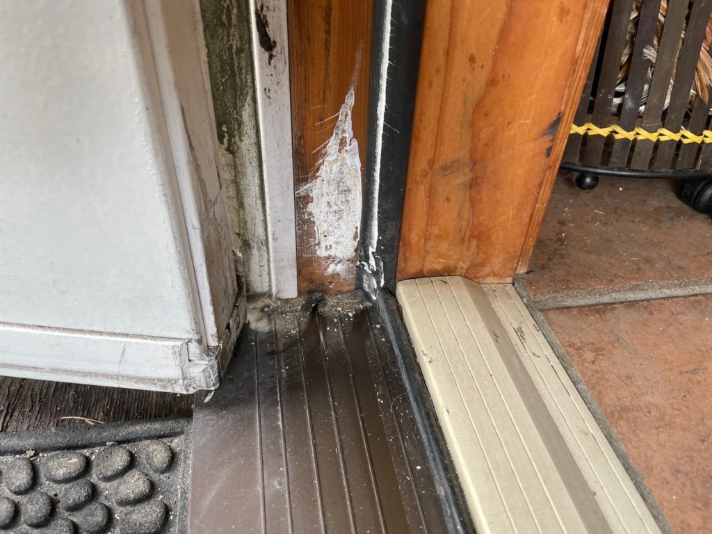 愛知県名古屋市　戸建住宅の玄関ドア取替工事　LIXIL リシェント