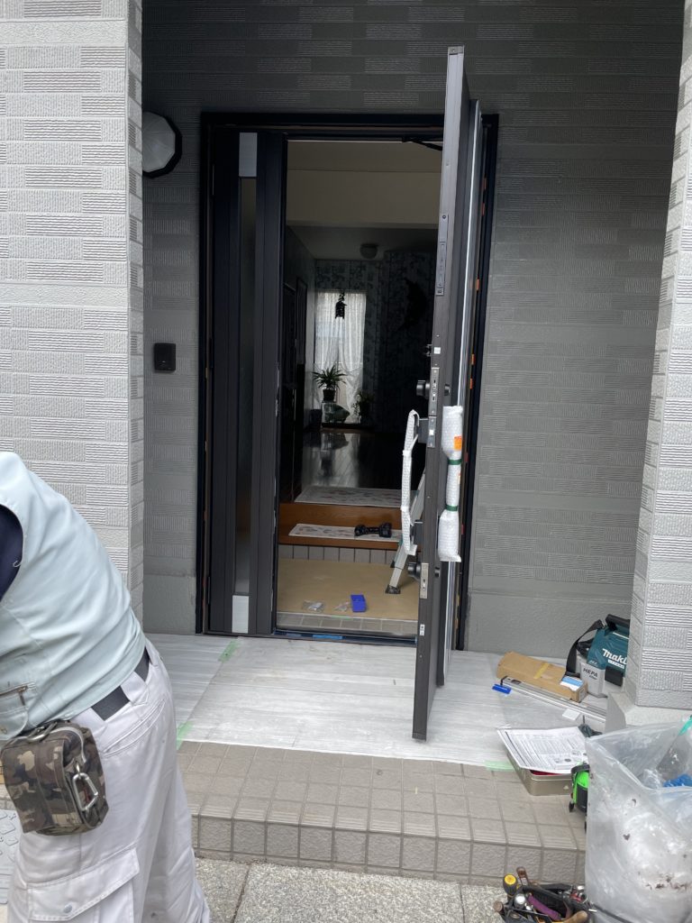 愛知県大府市　戸建住宅玄関ドア取替工事　LIXILリシェント