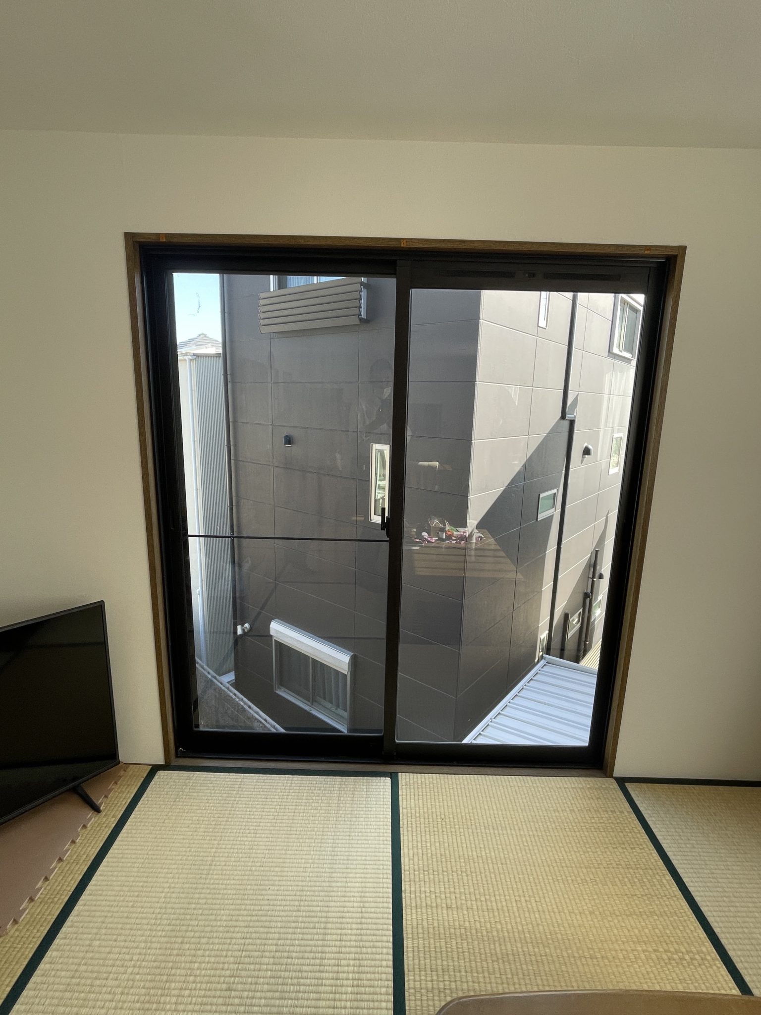 愛知県大府市　戸建住宅のサッシ　転落防止のため室内木製格子工事