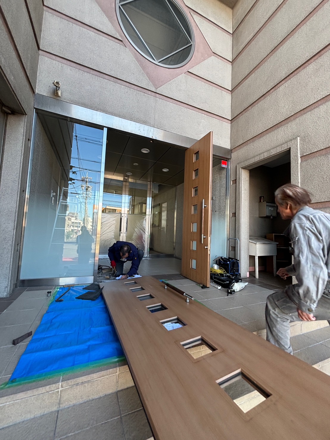 名古屋市昭和区　フロアヒンジ交換工事　NEW STAR H1400