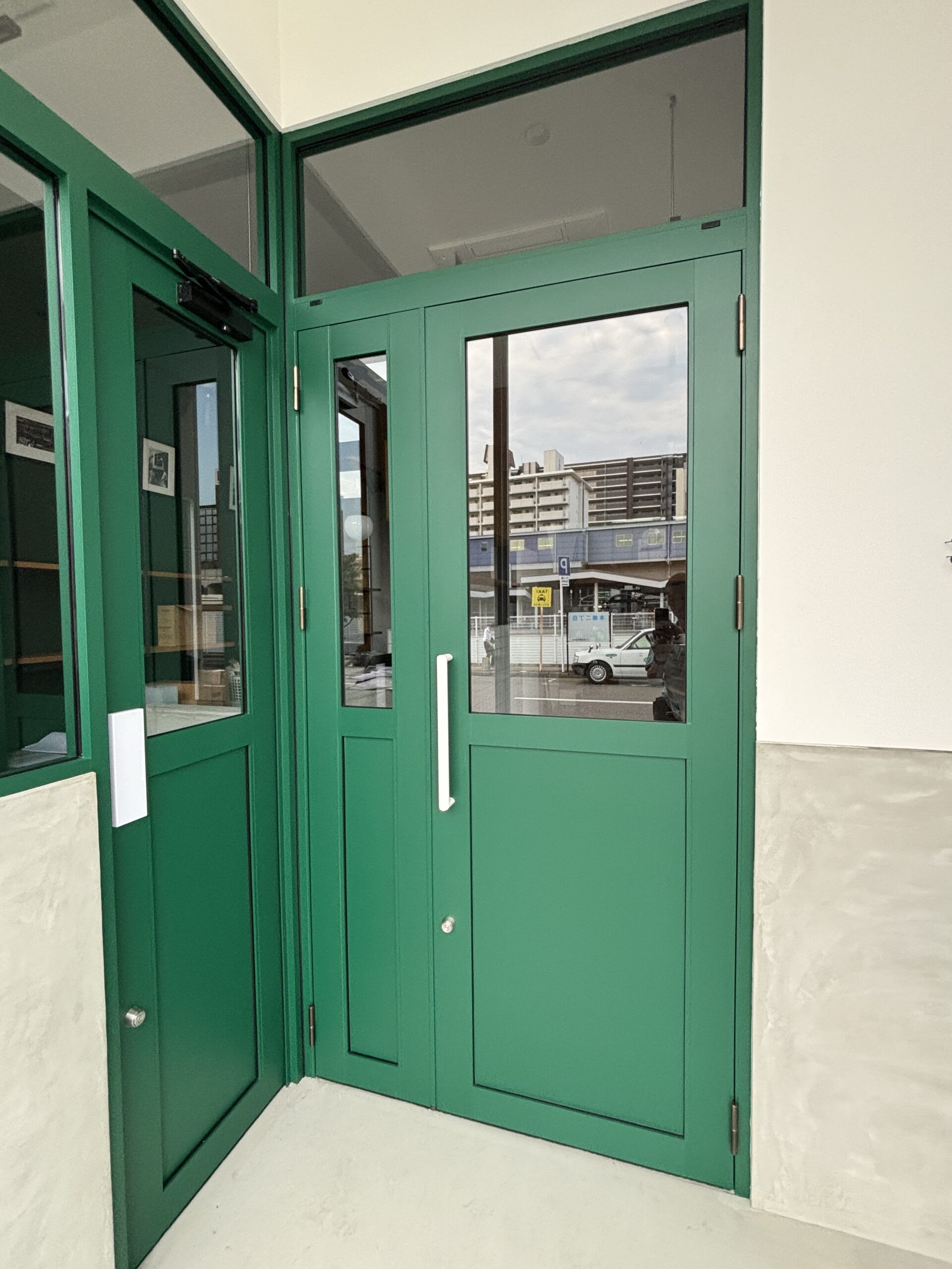 愛知県日進市　店舗のフロントサッシ工事　LIXILフロンテック サーモスL FIX外額縁