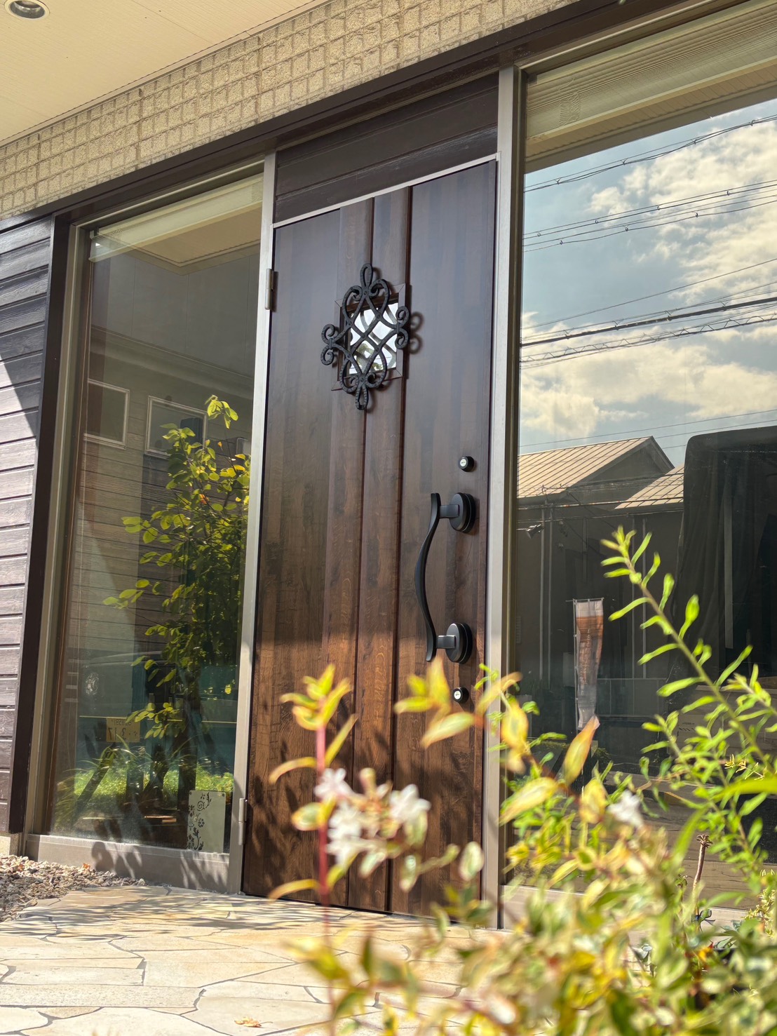 愛知県大府市　店舗ドア交換工事　LIXILリシェント玄関ドア