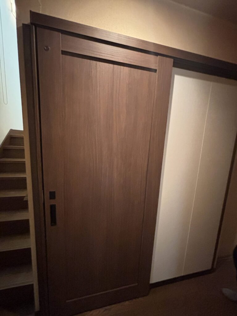 愛知県大府市 片引戸ドア取替工事 LIXILラシッサ トイレドア
