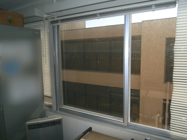 名古屋市中区 事務所の窓に網戸新設工事