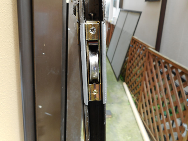 サッシの戸車修理、交換　名古屋市港区