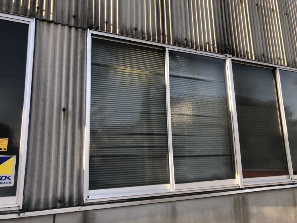 名古屋市熱田区　工場窓ガラスの取替　フレーム補修