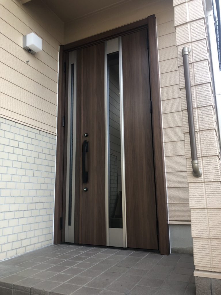 名古屋市緑区　玄関ドアのリフォーム工事　カバー工法