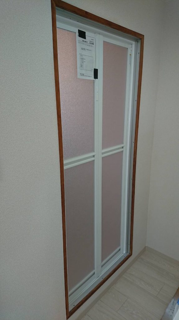 愛知県一宮市　浴室ドアのリフォーム工事　浴室中折れドア